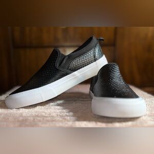 Airwalk! Black Twin Gore Slip-On Sneakers women’s size 6